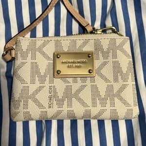 NWOT Michael Kors cream small zippered coin wristlet wallet